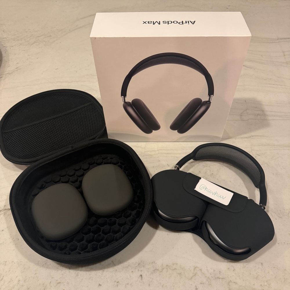 Apple AirPods Max Space Gray
